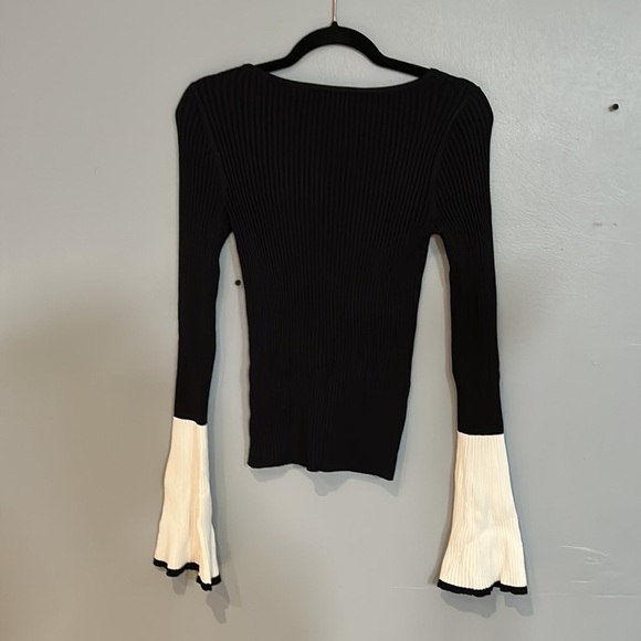 Scripted slim fit sweater black with white with bell sleeves size XS - Picture 4 of 5